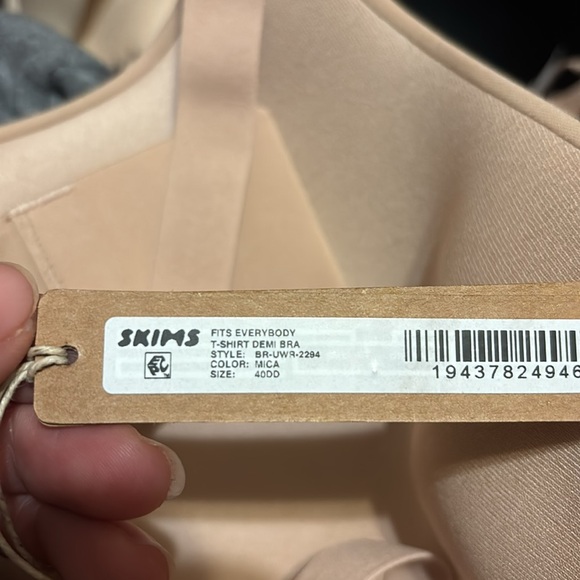 Skims FITS EVERYBODY
T-SHIRT BRA Mica NWT - Picture 8 of 11